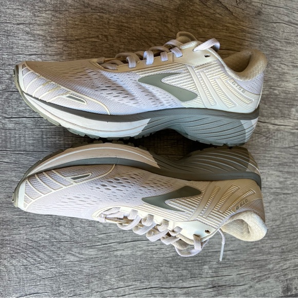 Brooks Women's Adrenaline GTS 18 Running Shoes Size 9 - Picture 4 of 16